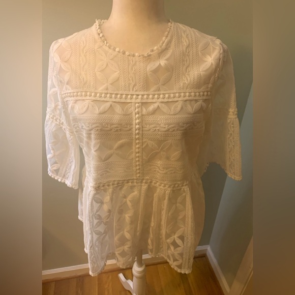 Chic-wish white lined sheer lace top, size M - Picture 2 of 5